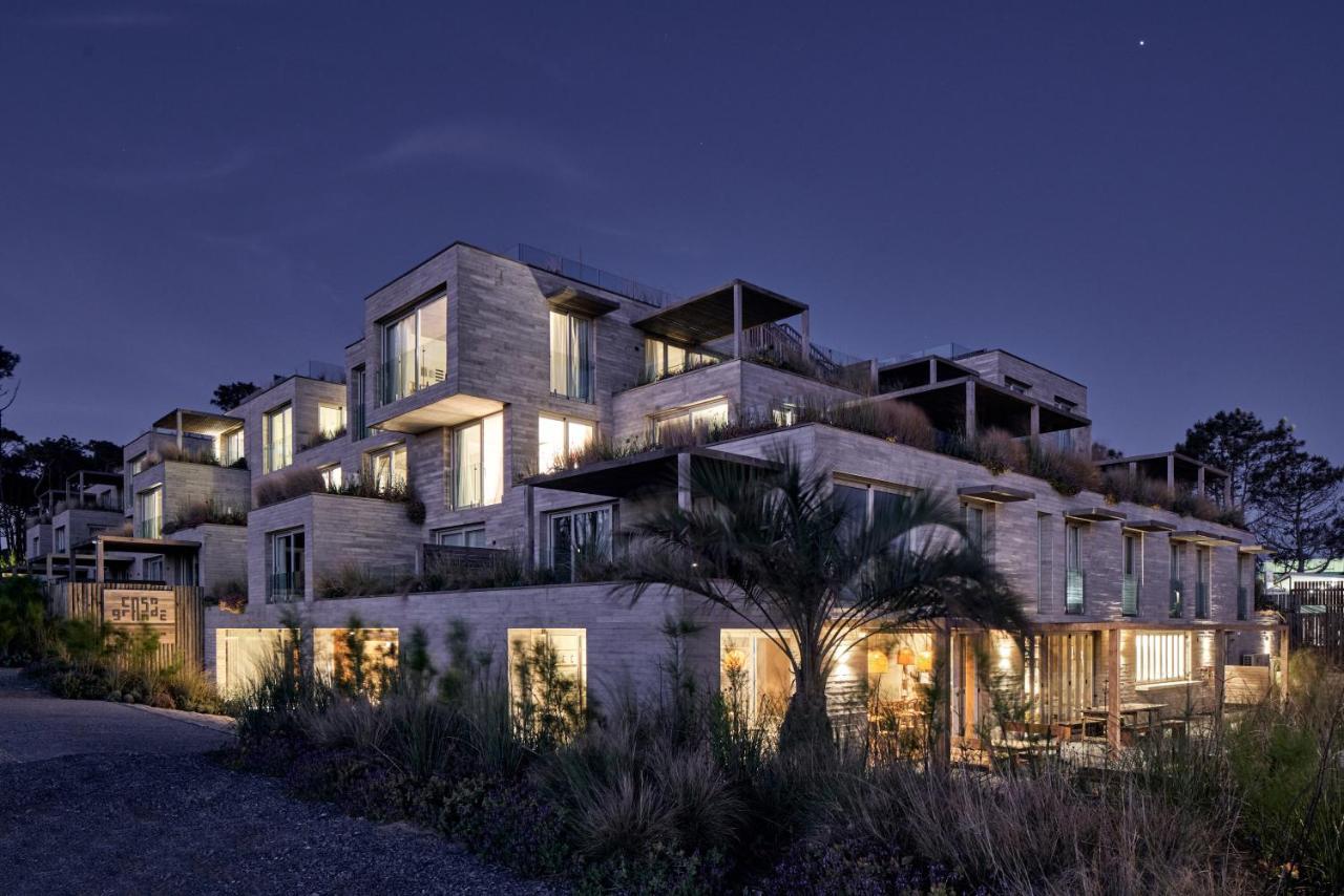 Casagrande Hotel & Beach Club José Ignacio Exteriér fotografie The hotel at night