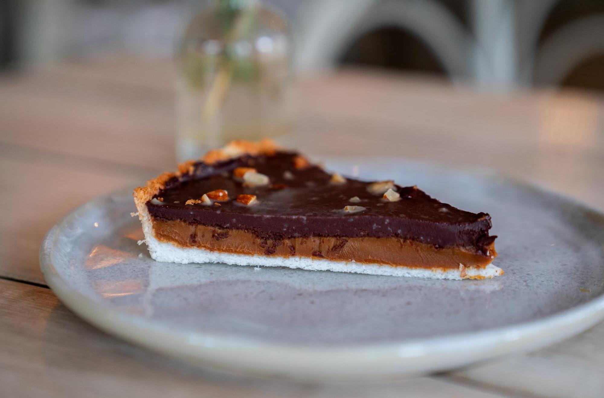 Casagrande Hotel & Beach Club José Ignacio Exteriér fotografie A slice of chocolate and salted caramel tart